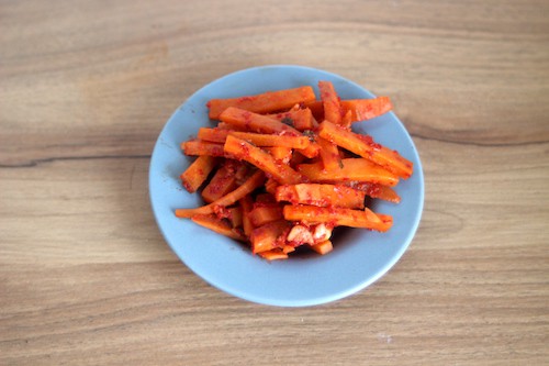 bright-small-carrot-plate